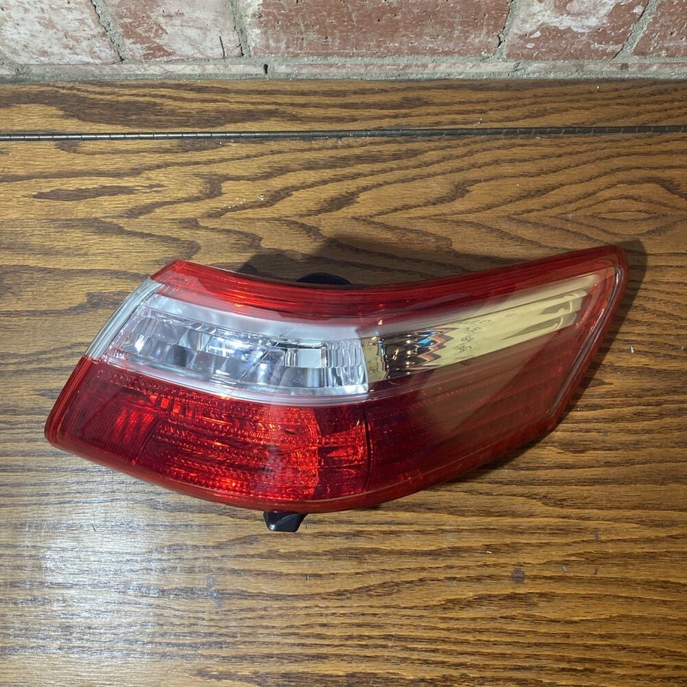 2007 2008 2009 Toyota Camry Right Passenger Rear Tail Light